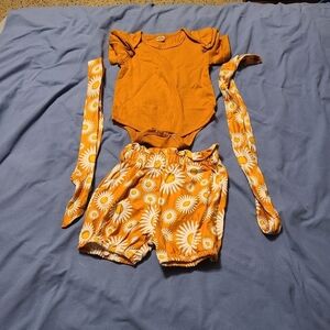 Girls no brand size 18 to 24 months 1 piece w/ shorts & 2 ties NWOT